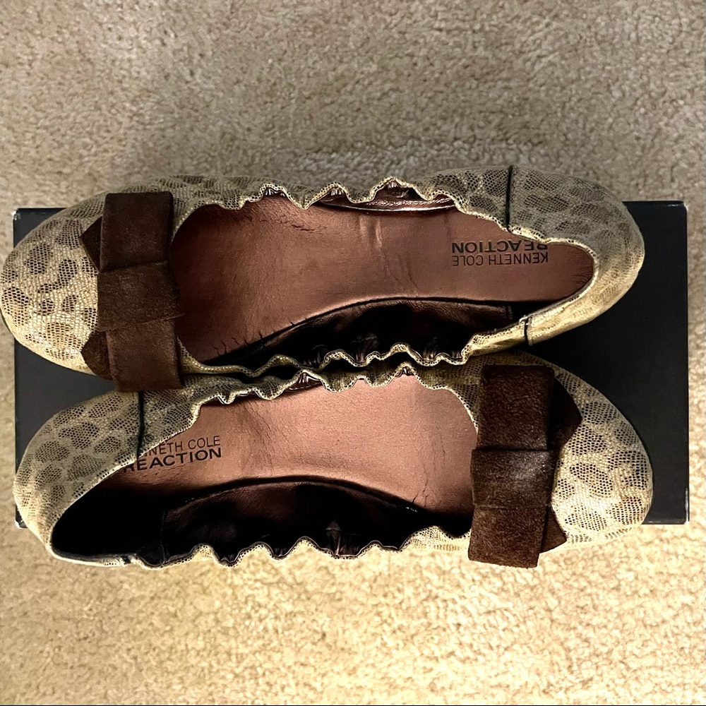Kenneth Cole Reaction ballet flats in original box.